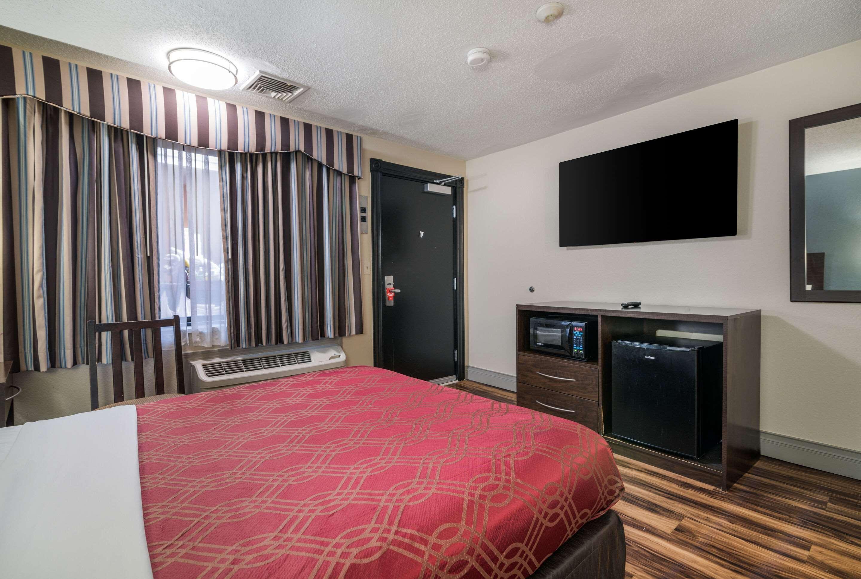 อีโคโน ลอดจ์ บอสตัน-มัลเดน Motel มอลเด็น ภายนอก รูปภาพ