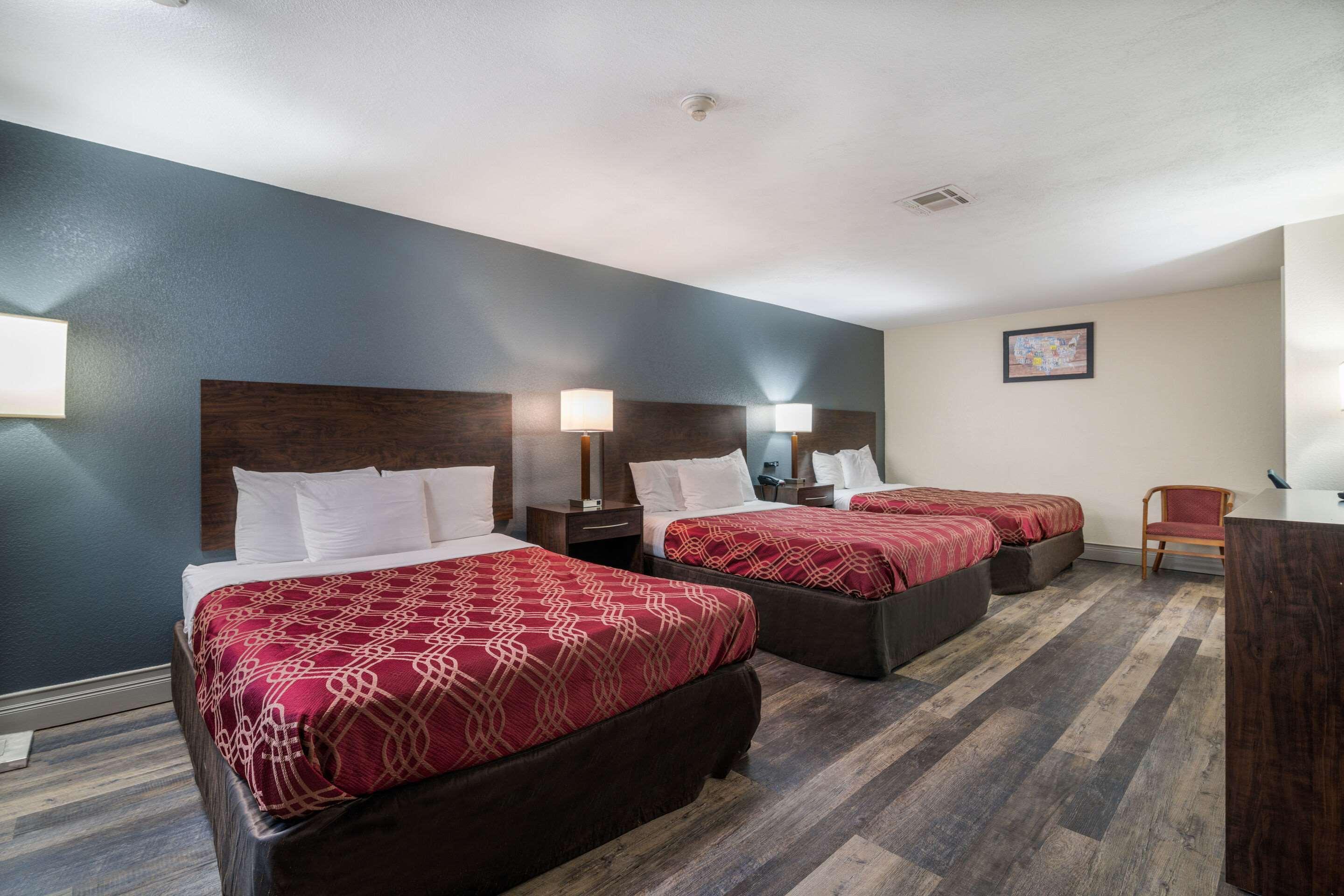 อีโคโน ลอดจ์ บอสตัน-มัลเดน Motel มอลเด็น ภายนอก รูปภาพ